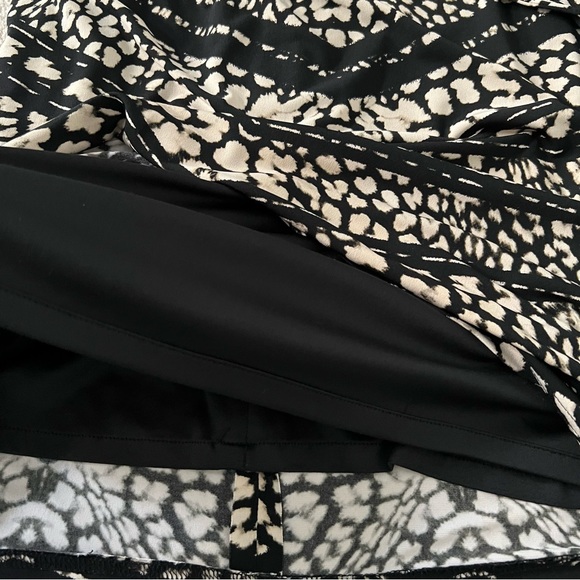 Tahari Arthur S. Levine animal print, size 2, loose fitting dress - Picture 7 of 9